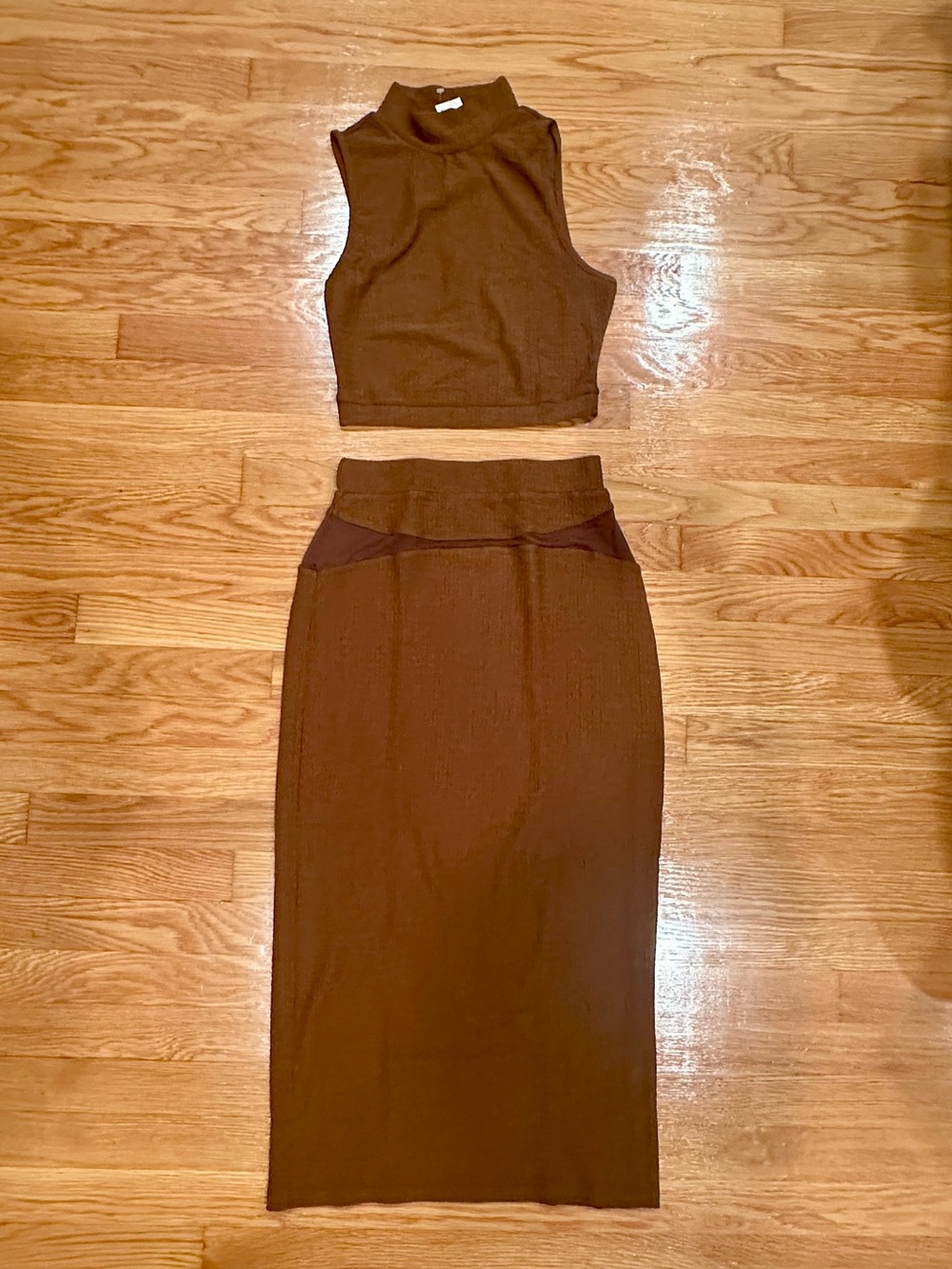 Acoa Mocha Brown Tank and High-Waist Knit Midi Skirt Set
- Women's Small M